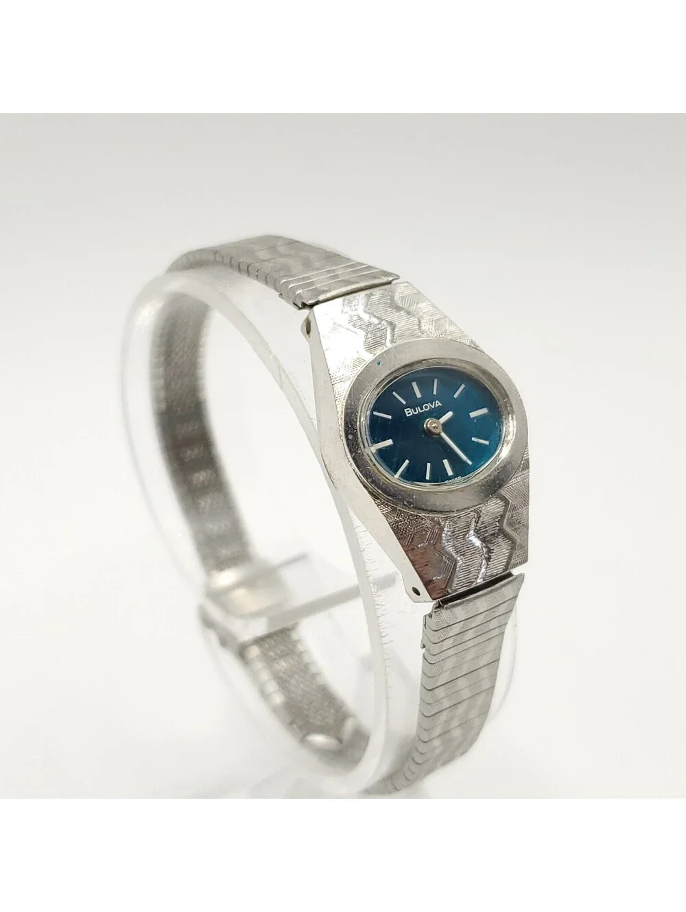 Vintage 1976 Bulova Womens 18mm Mechanical Blue Dial Watch Adjustable Running